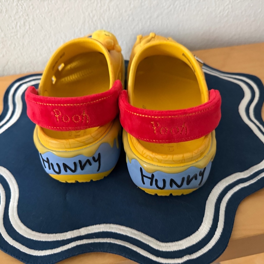 Limited edition Winnie the Pooh Disney crocs women - Picture 3 of 5
